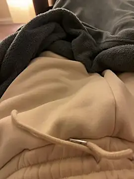 Snapshot of HannesDicks chatting on 12.27.24 HannesDicks online show from 12.27.24