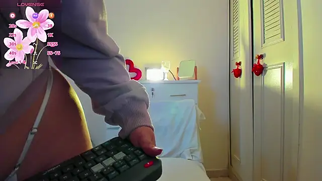 LisaHadwin online show from 09.18.25