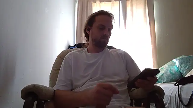 Snapshot of VitaminmanFL chatting on 03.12.25 VitaminmanFL online show from 03.12.25