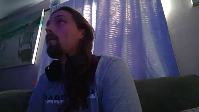 Snapshot of VitaminmanFL chatting on 11.29.25 VitaminmanFL online show from 11.29.25