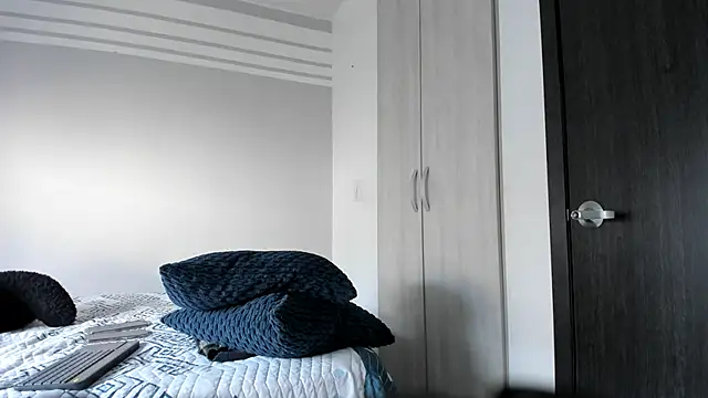 Snapshot of karlina_charlotte1 chatting on 02.28.25 karlina charlotte1 online show from 02.28.25
