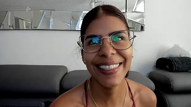 Snapshot of karlina_charlotte1 chatting on 03.21.25 karlina charlotte1 online show from 03.21.25