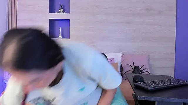 Snapshot of Dakotagloss chatting on 10.24.25 Dakotagloss online show from 10.24.25