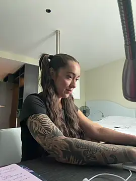 Snapshot of emiliasommer chatting on 06.17.26 emiliasommer online show from 06.17.26