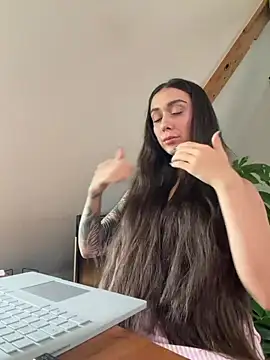 Snapshot of emiliasommer chatting on 07.13.26 emiliasommer online show from 07.13.26