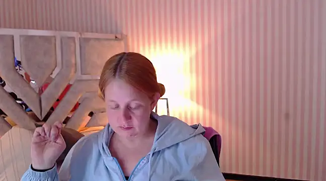 Snapshot of ViioletaMora chatting on 01.23.25 ViioletaMora online show from 01.23.25