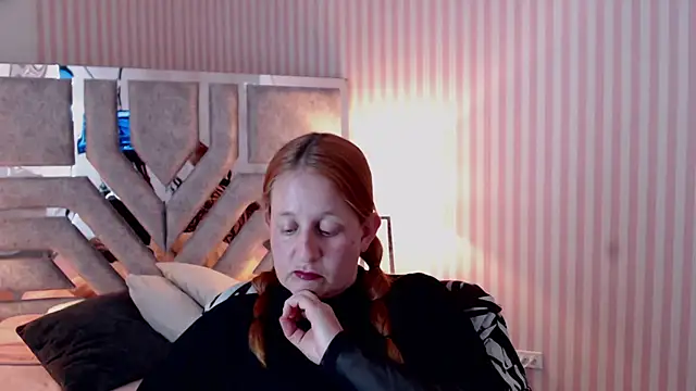 Snapshot of ViioletaMora chatting on 01.25.25 ViioletaMora online show from 01.25.25