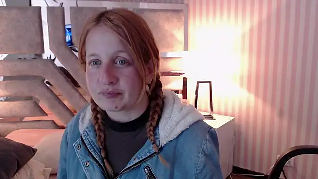 Snapshot of ViioletaMora chatting on 01.28.25 ViioletaMora online show from 01.28.25
