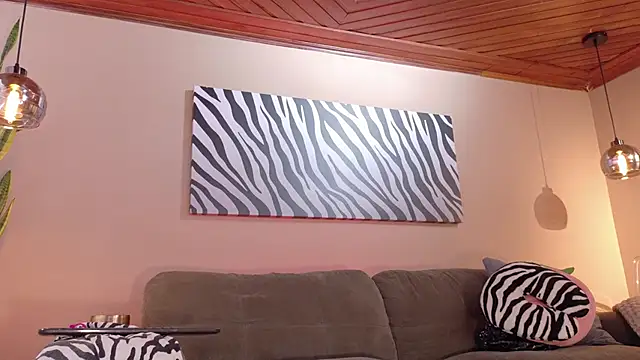 Hannah Borbon online show from 09.28.25