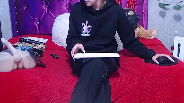 AyshaScott online show from 11.30.25