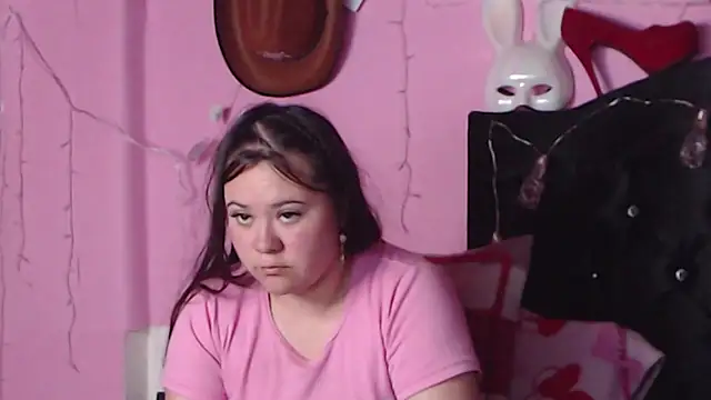 Snapshot of NikkiRous_ chatting on 01.21.25 NikkiRous online show from 01.21.25