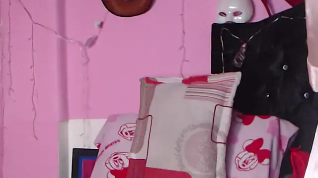 Snapshot of NikkiRous_ chatting on 01.28.25 NikkiRous online show from 01.28.25