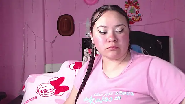 Snapshot of NikkiRous_ chatting on 02.10.25 NikkiRous online show from 02.10.25