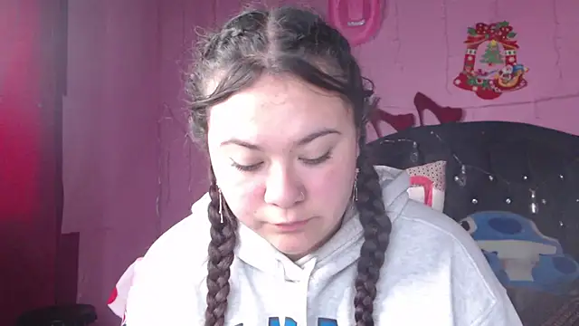 Snapshot of NikkiRous_ chatting on 02.17.25 NikkiRous online show from 02.17.25