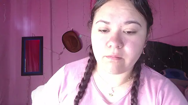 Snapshot of NikkiRous_ chatting on 09.13.25 NikkiRous online show from 09.13.25