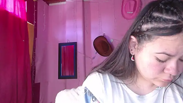 Snapshot of NikkiRous_ chatting on 09.21.25 NikkiRous online show from 09.21.25