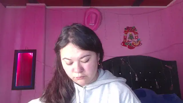 Snapshot of NikkiRous_ chatting on 10.04.25 NikkiRous online show from 10.04.25