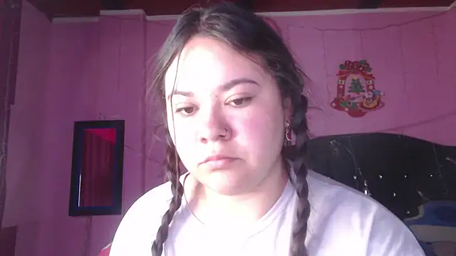 Snapshot of NikkiRous_ chatting on 10.10.25 NikkiRous online show from 10.10.25