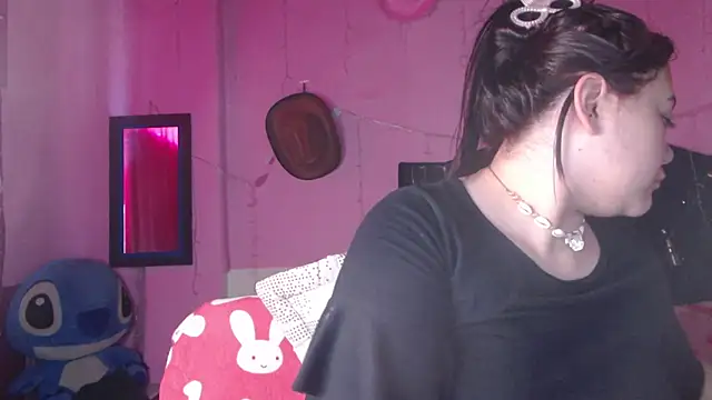 Snapshot of NikkiRous_ chatting on 11.04.25 NikkiRous online show from 11.04.25