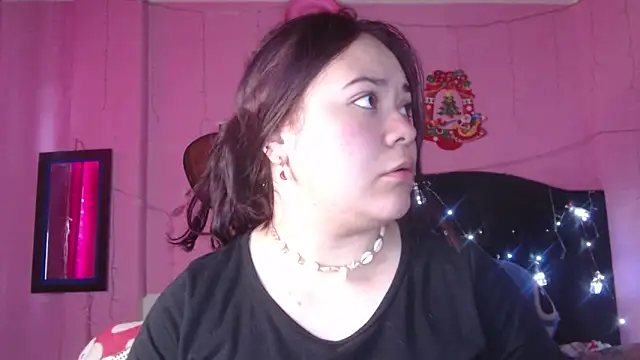 Snapshot of NikkiRous_ chatting on 11.10.25 NikkiRous online show from 11.10.25