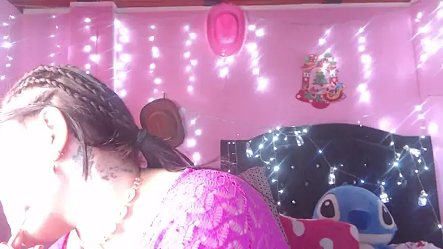 Snapshot of NikkiRous_ chatting on 11.13.25 NikkiRous online show from 11.13.25