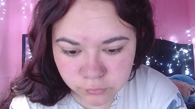 Snapshot of NikkiRous_ chatting on 11.15.25 NikkiRous online show from 11.15.25