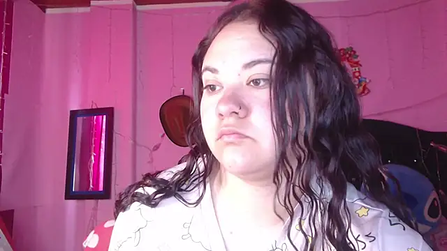 Snapshot of NikkiRous_ chatting on 11.18.25 NikkiRous online show from 11.18.25