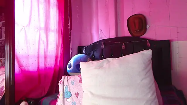 NikkiRous  online show from 02.02.26