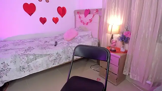 Snapshot of vale_kross chatting on 02.14.25 vale kross online show from 02.14.25