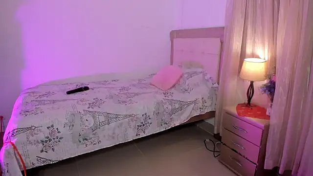 Snapshot of vale_kross chatting on 03.14.25 vale kross online show from 03.14.25