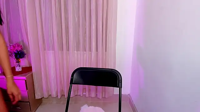 Snapshot of vale_kross chatting on 09.09.25 vale kross online show from 09.09.25