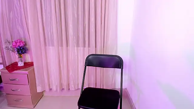 Snapshot of vale_kross chatting on 09.27.25 vale kross online show from 09.27.25