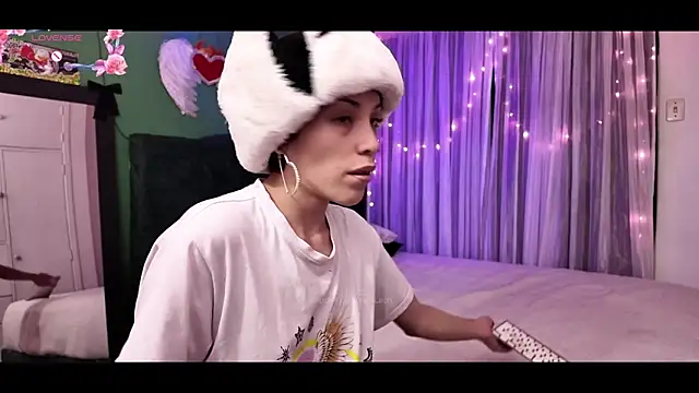 Snapshot of KokoAndRin chatting on 11.04.25 KokoAndRin online show from 11.04.25