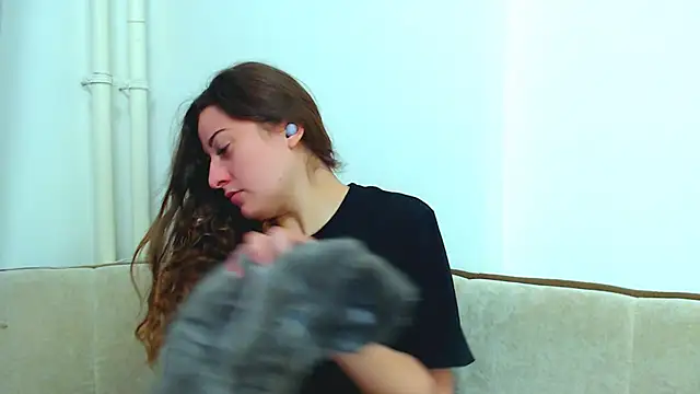 Helen Adams  online show from 01.05.25