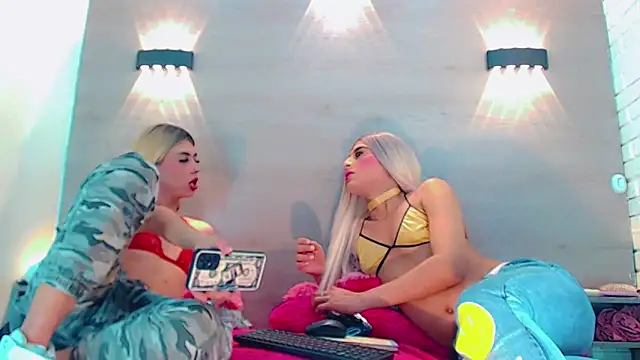 Daniela Pink  online show from 02.15.25