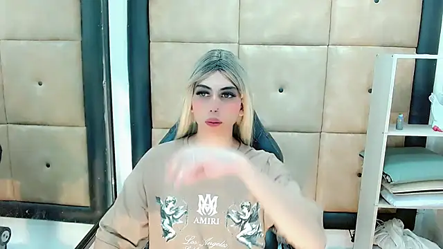 Daniela Pink  online show from 02.16.25