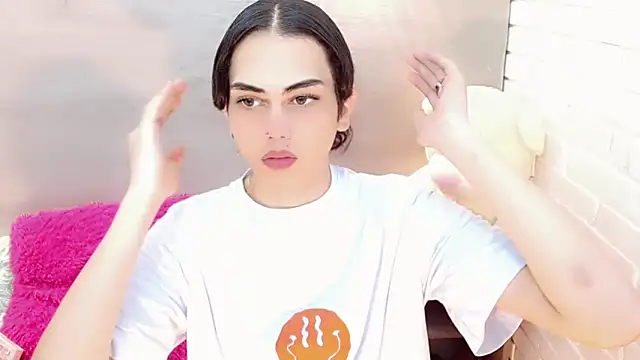 Daniela Pink  online show from 10.27.25