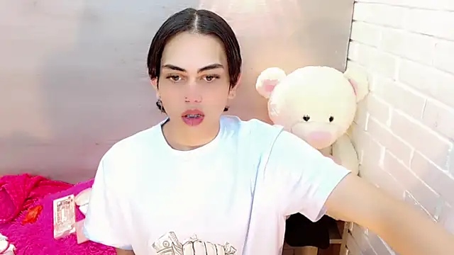 Daniela Pink  online show from 11.05.25