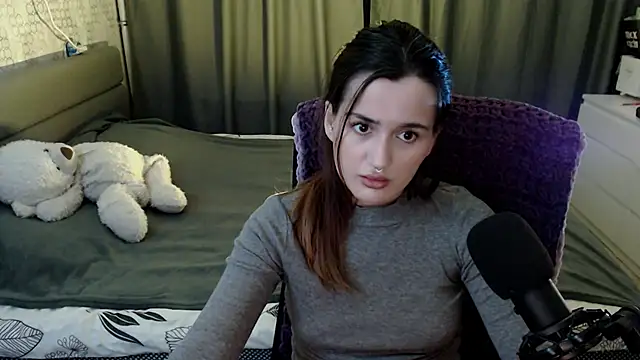 Snapshot of KiraYammy chatting on 12.19.24 KiraYammy online show from 12.19.24