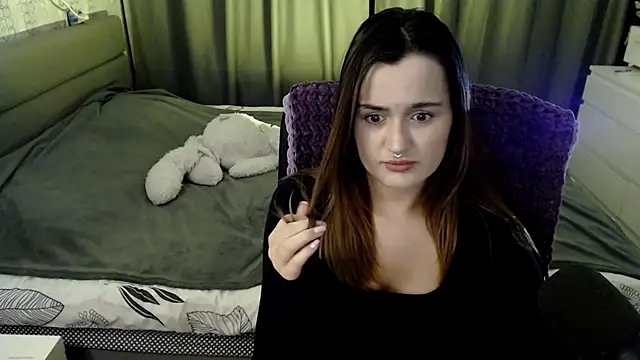 Snapshot of KiraYammy chatting on 12.20.24 KiraYammy online show from 12.20.24