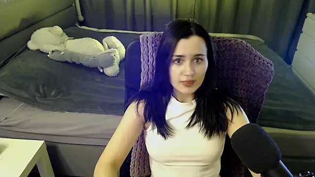 Snapshot of KiraYammy chatting on 12.23.24 KiraYammy online show from 12.23.24