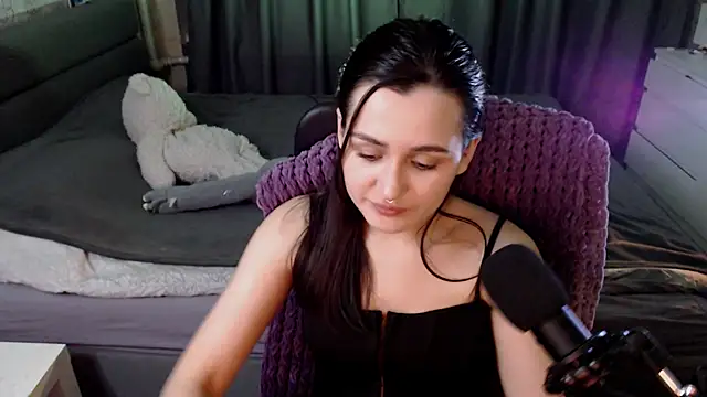 Snapshot of KiraYammy chatting on 12.27.24 KiraYammy online show from 12.27.24