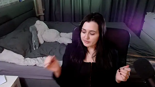 Snapshot of KiraYammy chatting on 12.28.24 KiraYammy online show from 12.28.24