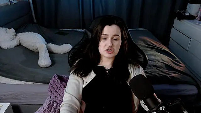 Snapshot of KiraYammy chatting on 01.04.25 KiraYammy online show from 01.04.25