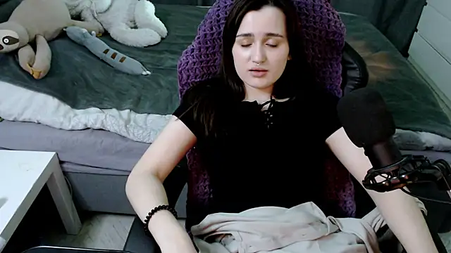 Snapshot of KiraYammy chatting on 01.25.25 KiraYammy online show from 01.25.25