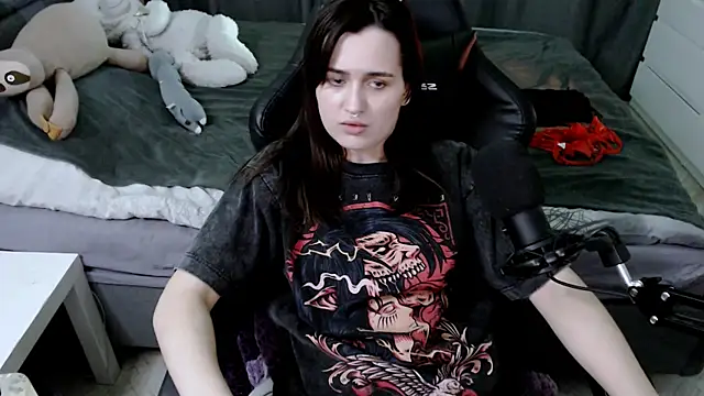 Snapshot of KiraYammy chatting on 01.25.25 KiraYammy online show from 01.25.25