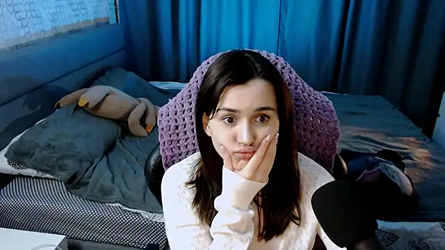 Snapshot of KiraYammy chatting on 02.06.25 KiraYammy online show from 02.06.25