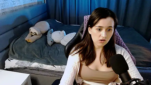 Snapshot of KiraYammy chatting on 02.06.25 KiraYammy online show from 02.06.25