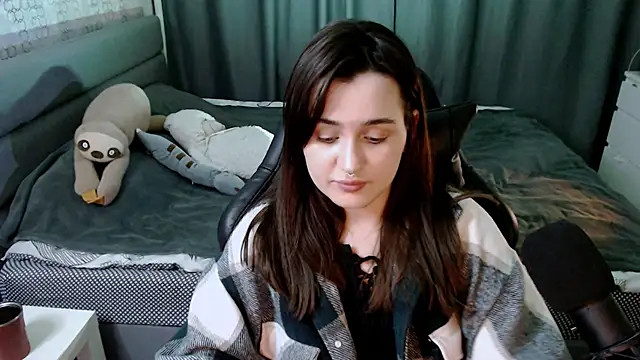 Snapshot of KiraYammy chatting on 02.14.25 KiraYammy online show from 02.14.25