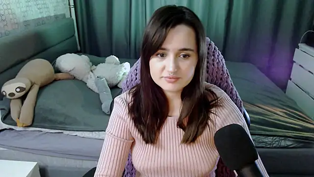 Snapshot of KiraYammy chatting on 02.17.25 KiraYammy online show from 02.17.25